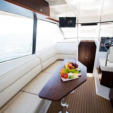 Botel Jacht Motorowy Platinum 989 Flybridge Wilkasy (Gizycko)
