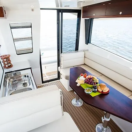 Botel Jacht Motorowy Platinum 989 Flybridge *