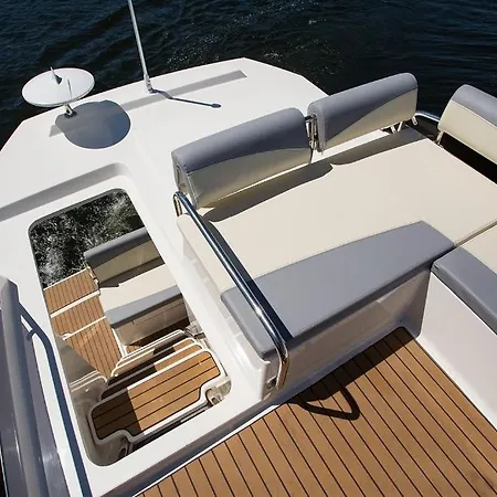 Botel Jacht Motorowy Platinum 989 Flybridge *